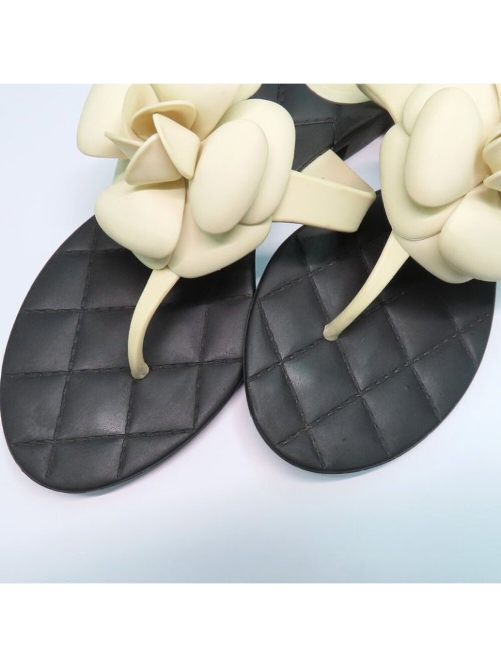 Chanel Camellia Beach Sandals Flat Heel 35 Black White Rubber Thong - Picture 7 of 11